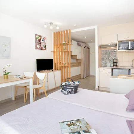 Climatise Pour 3, Face Est, A 50m Et Proche Commerces - Fr-1-466a-23 Apartment Saint-Raphael (Var)