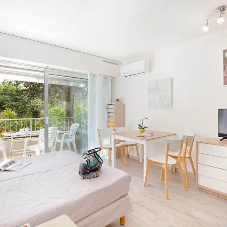 Climatise Pour 3, Face Est, A 50m Et Proche Commerces - Fr-1-466a-23 * Saint-Raphaël